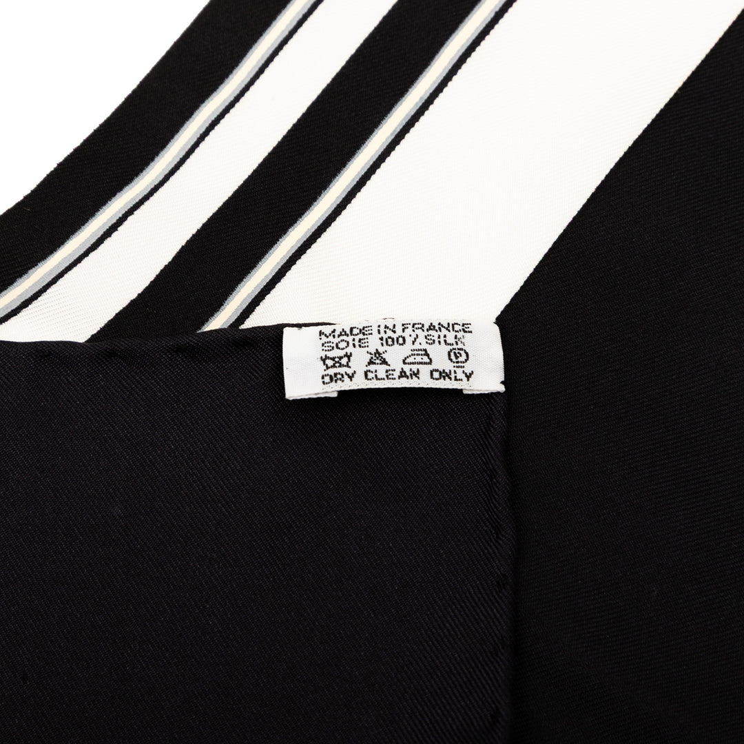 Hermès Brides de Gala Soie Foulard Blanc – GABY PARIS Authentique