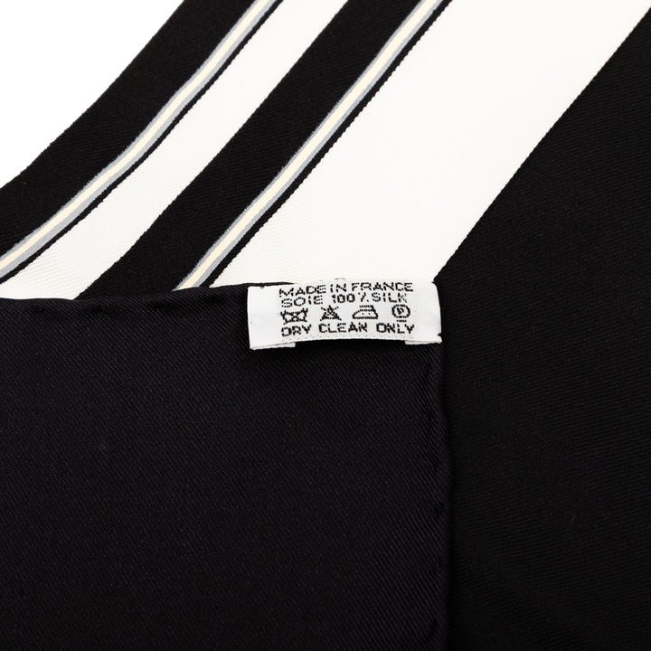 Hermès Brides de Gala Soie Foulard Blanc – GABY PARIS Authentique