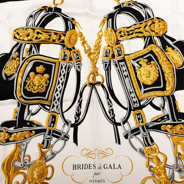 Hermès Brides de Gala Soie Foulard Blanc – GABY PARIS Authentique