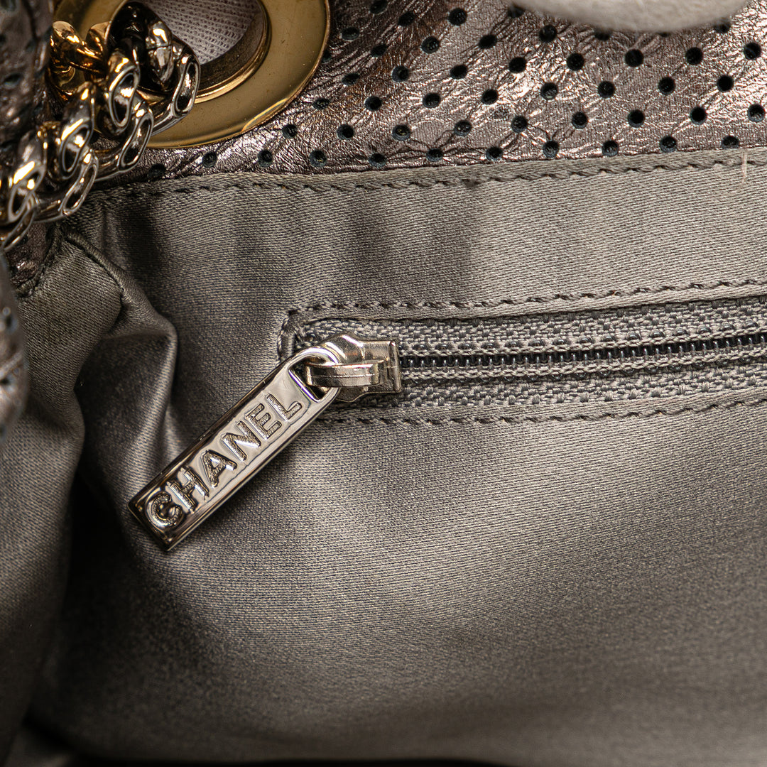 Chanel Métallisé Perforated Cuir de veau Drill Accordion Flap Argenté