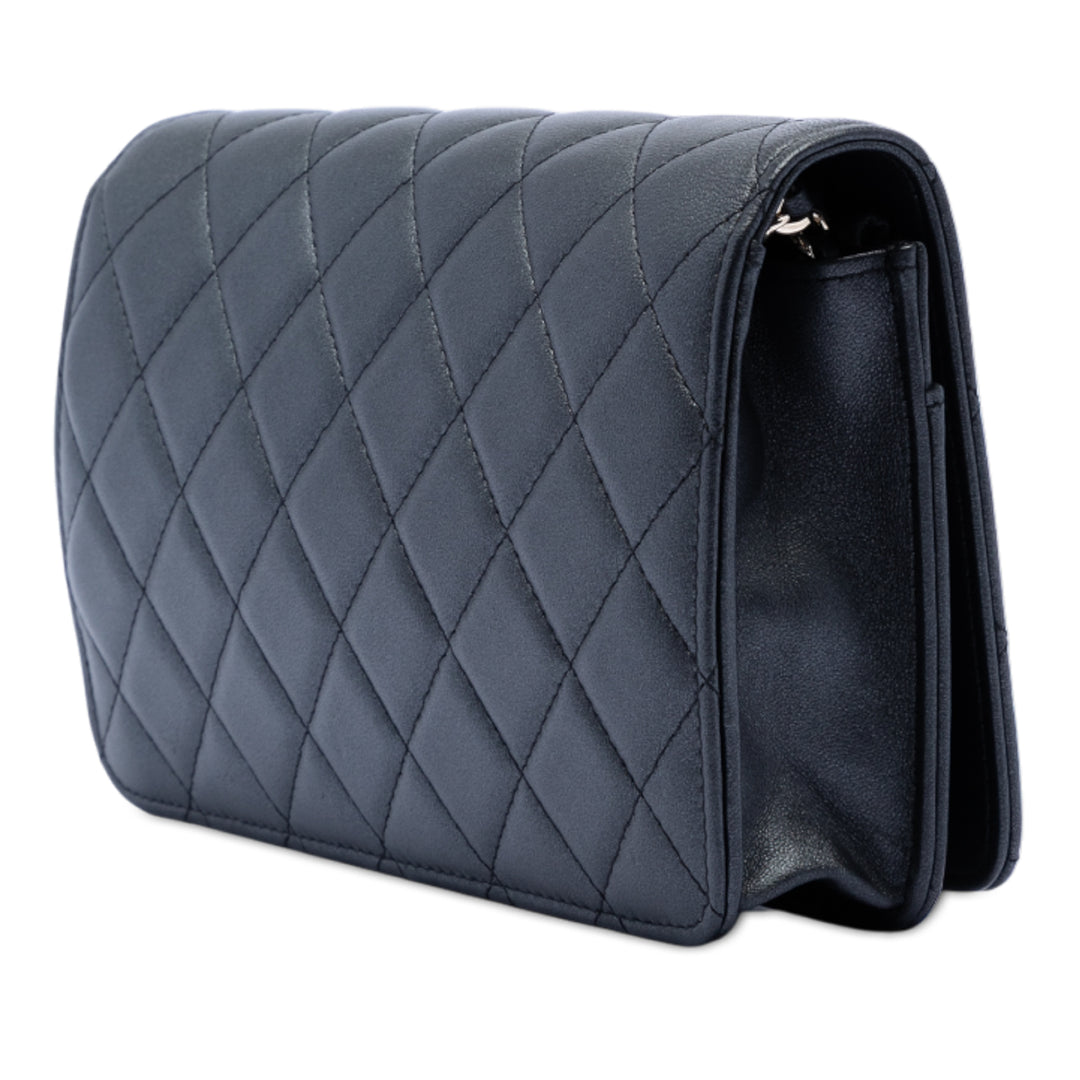 Chanel CC Matelassé Cuir d’agneau Perle Strap Wallet on Chain