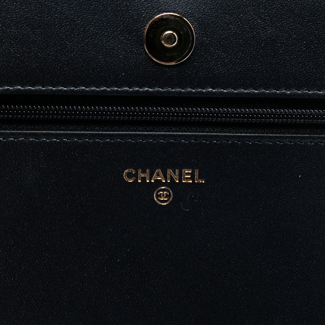 Chanel CC Matelassé Cuir d’agneau Perle Strap Wallet on Chain