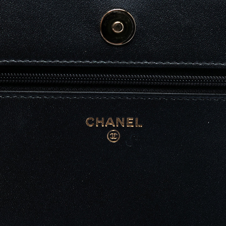 Chanel CC Matelassé Cuir d’agneau Perle Strap Wallet on Chain