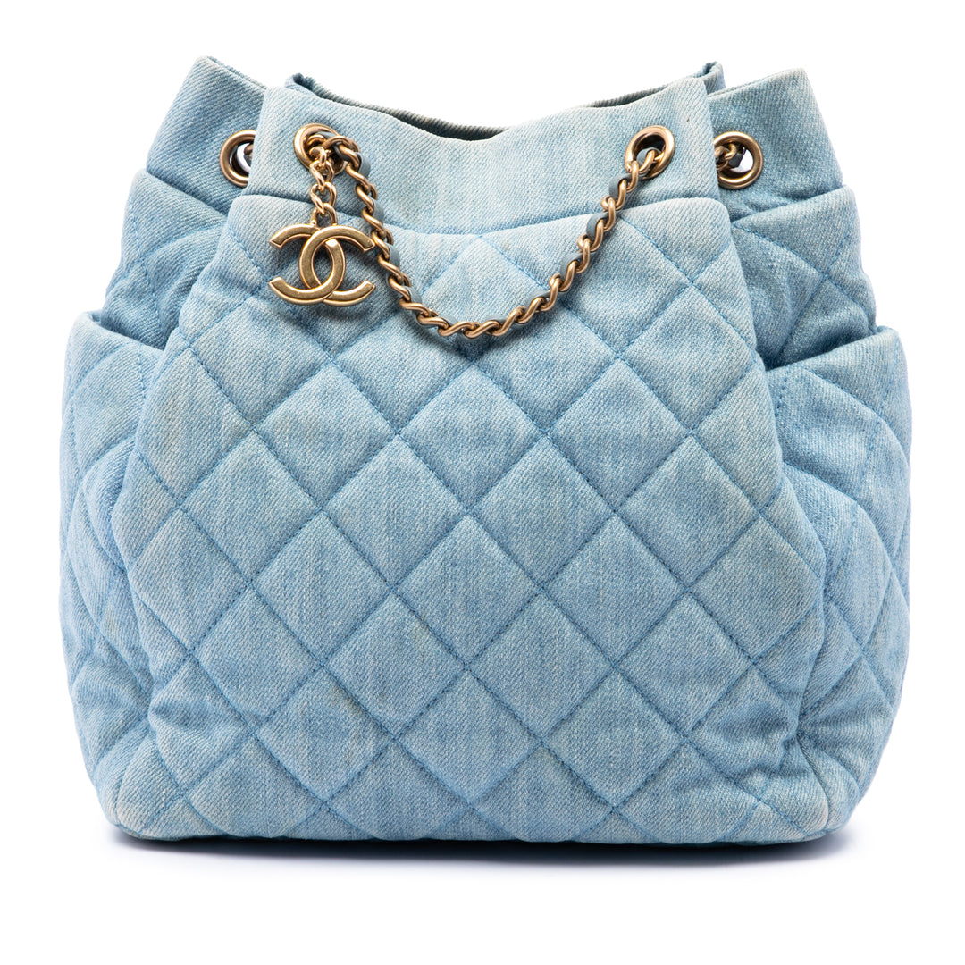 Chanel Matelassé Urban Spirit Sac seau Jean Bleu – vue principale – GABY PARIS