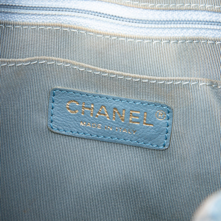 Chanel Matelassé Urban Spirit Sac seau Jean Bleu – vue 5 – GABY PARIS