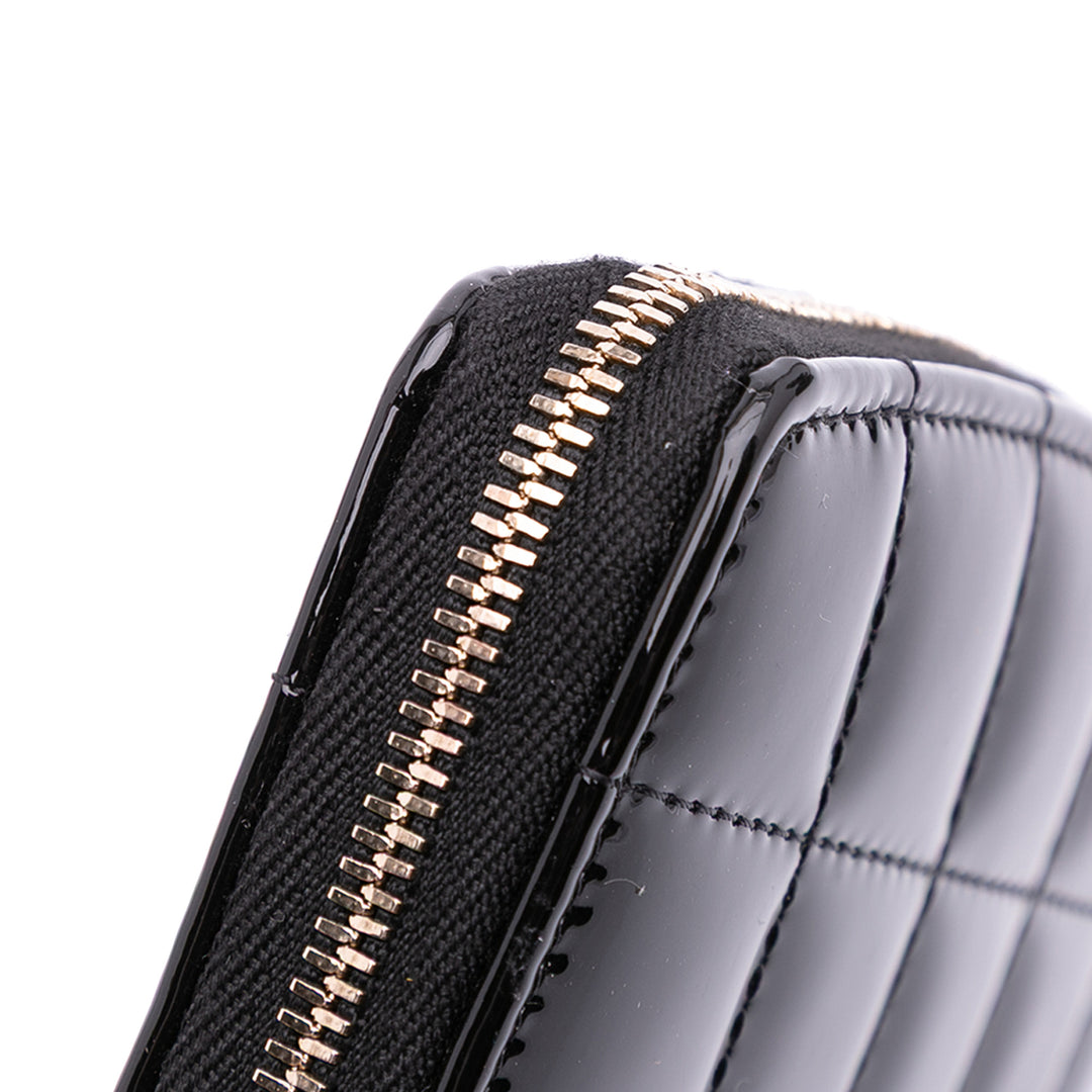 Quilted Patent Calfskin CC Heart Clutch With Chain Black - Gaby Paris