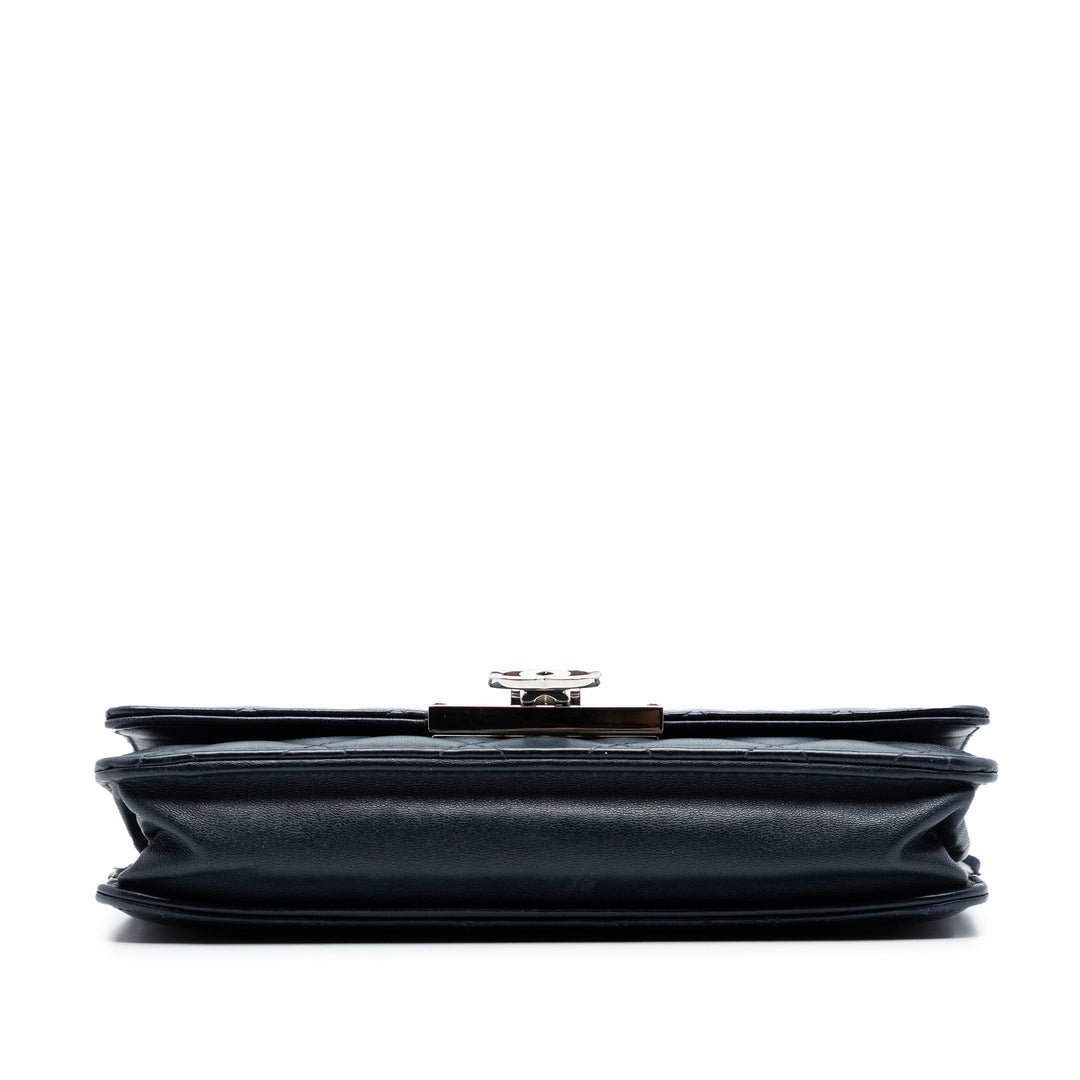 Chanel Matelassé Cuir d’agneau Golden Class Wallet on Chain