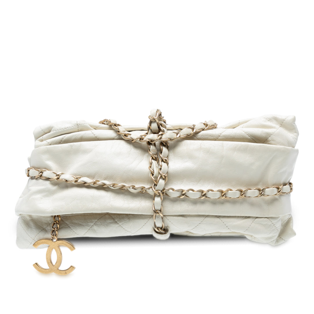 Chanel Quilted Cuir de veau Midnight Swim Baluchon Bag Blanc – GABY PARIS Authentique