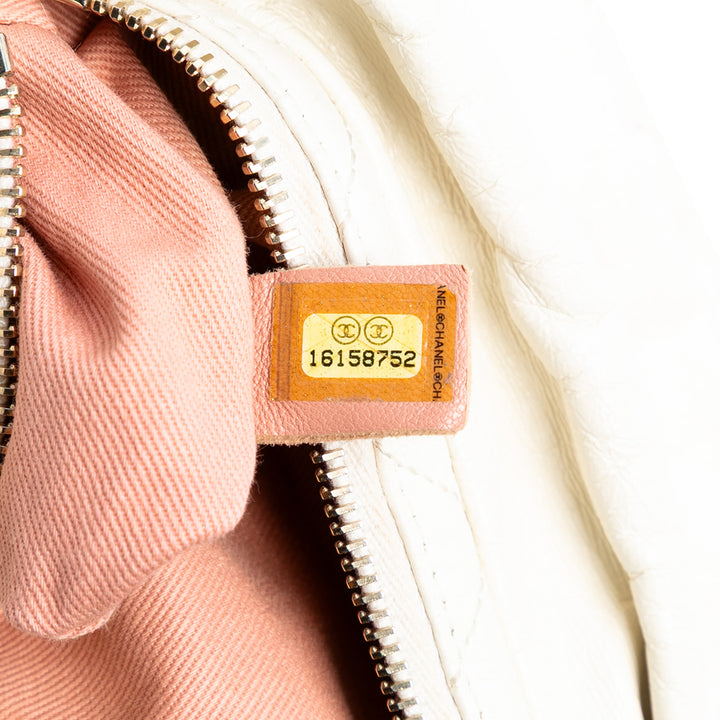 Chanel Quilted Cuir de veau Midnight Swim Baluchon Bag Blanc – GABY PARIS Authentique