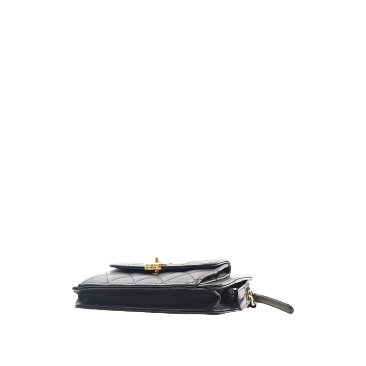 Chanel Pochette Matelassé Poche avant avec chaîne Cuir d'agneau Noir – vue 14 – GABY PARIS