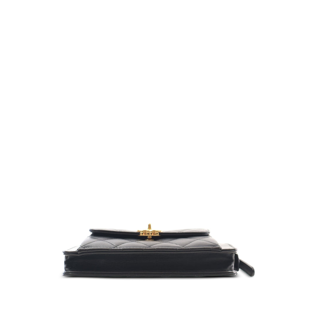 Chanel Pochette Matelassé Poche avant avec chaîne Cuir d'agneau Noir – vue 3 – GABY PARIS
