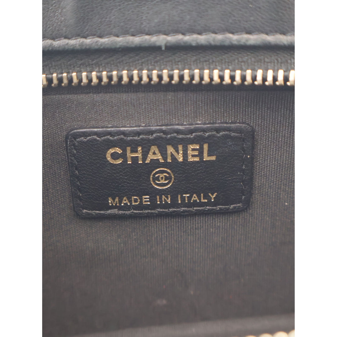 Chanel Pochette Matelassé Poche avant avec chaîne Cuir d'agneau Noir – vue 5 – GABY PARIS