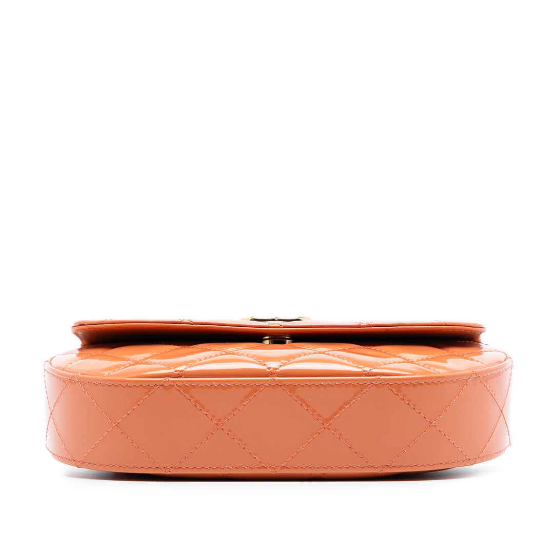 Chanel CC Matelassé Cuir verni anse supérieure Phone Holder avec chaîne