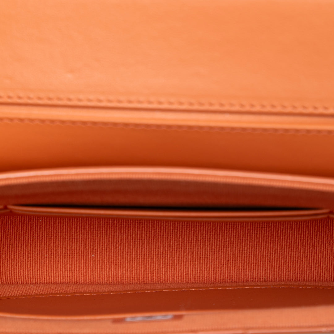 Chanel CC Matelassé Cuir verni anse supérieure Phone Holder avec chaîne