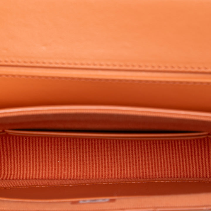 Chanel CC Matelassé Cuir verni anse supérieure Phone Holder avec chaîne