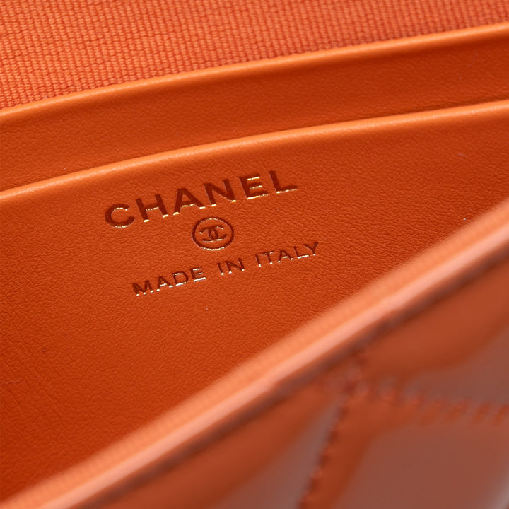 Chanel CC Matelassé Cuir verni anse supérieure Phone Holder avec chaîne