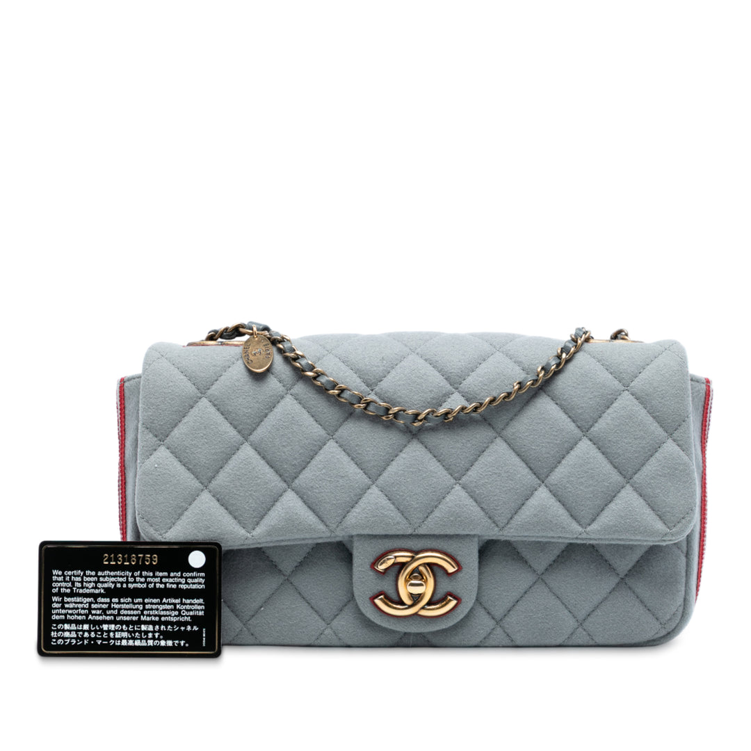 Chanel Paris Salzburg Medium Matelassé Felt CC Œillets à rabat – GABY PARIS Authentique