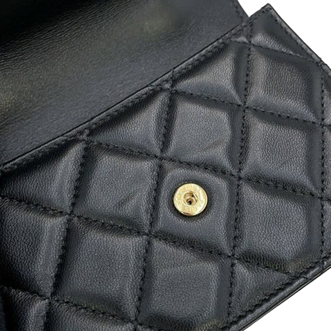 Chanel CC Matelassé Cuir d’agneau anse supérieure à rabat Coin Purse avec chaîne