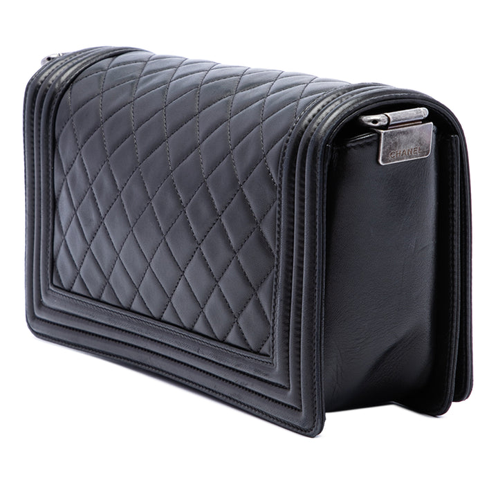 Chanel Matelassé Boy à rabat Moyen Cuir d'agneau Noir