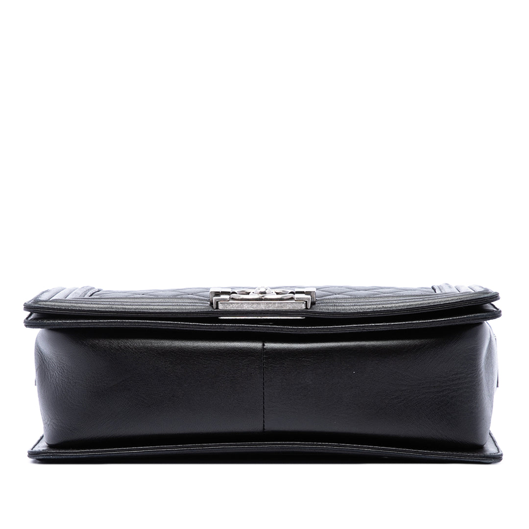 Chanel Matelassé Boy à rabat Moyen Cuir d'agneau Noir