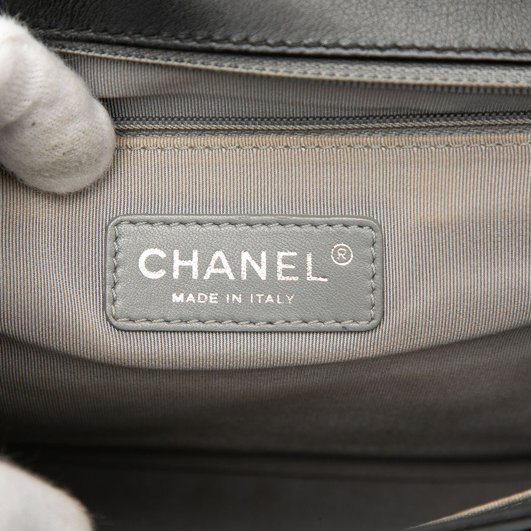 Chanel Large Matelassé Cuir d’agneau Boy à rabat