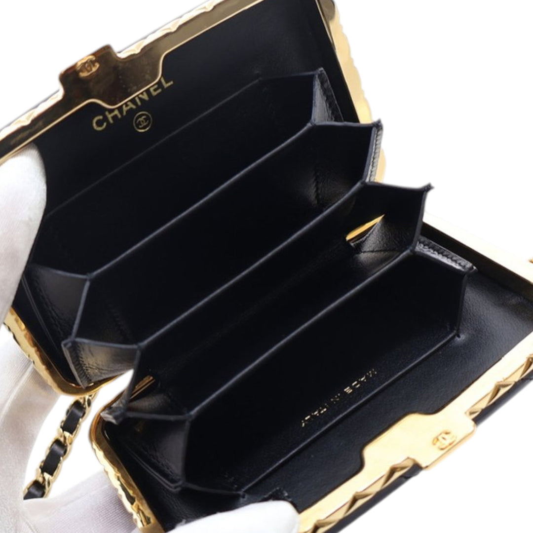 Chanel Small Glazed Goatskin Boîte With Chain Noir – GABY PARIS Authentique