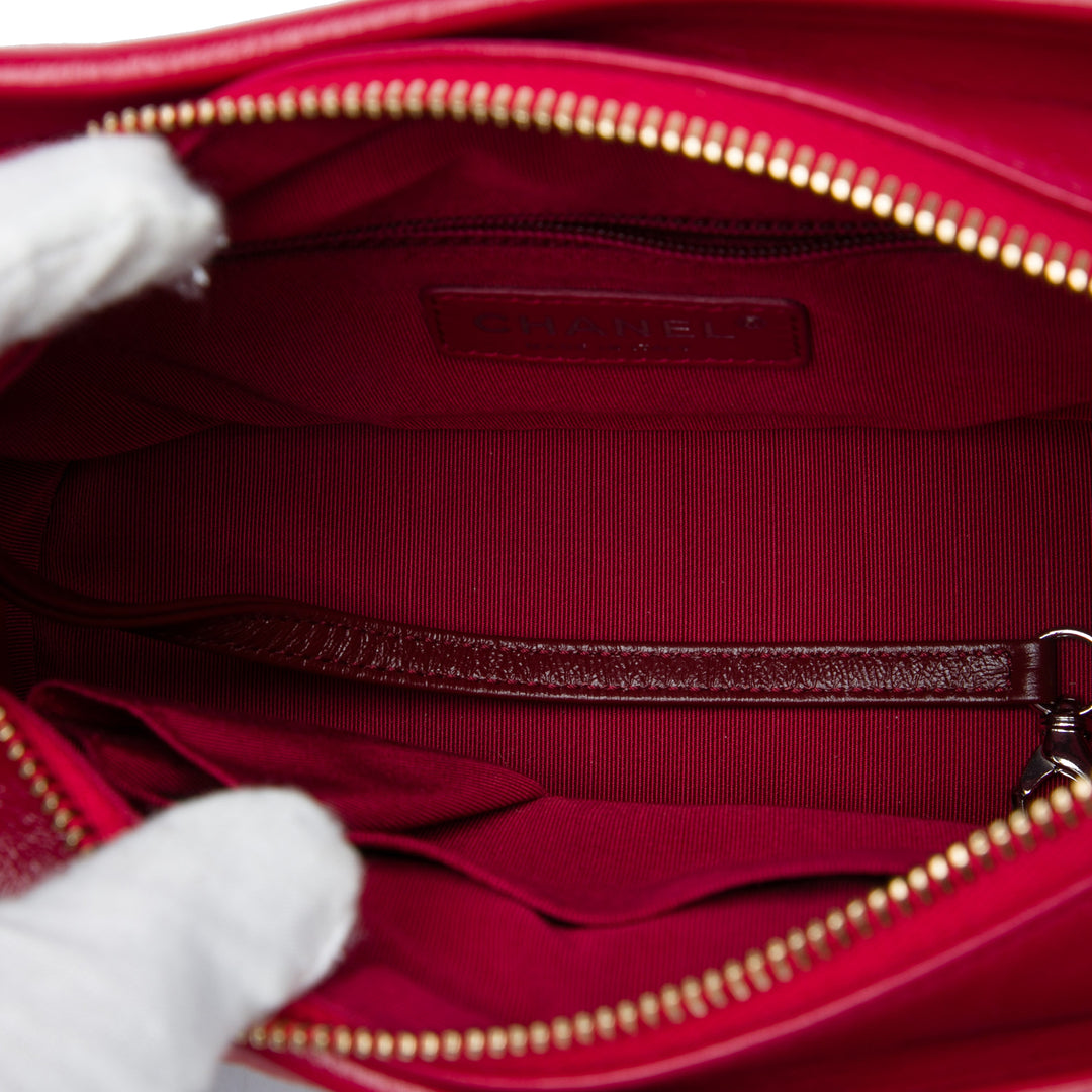 Chanel Matelassé Gabrielle Hobo Petit Rouge – vue 4 – GABY PARIS