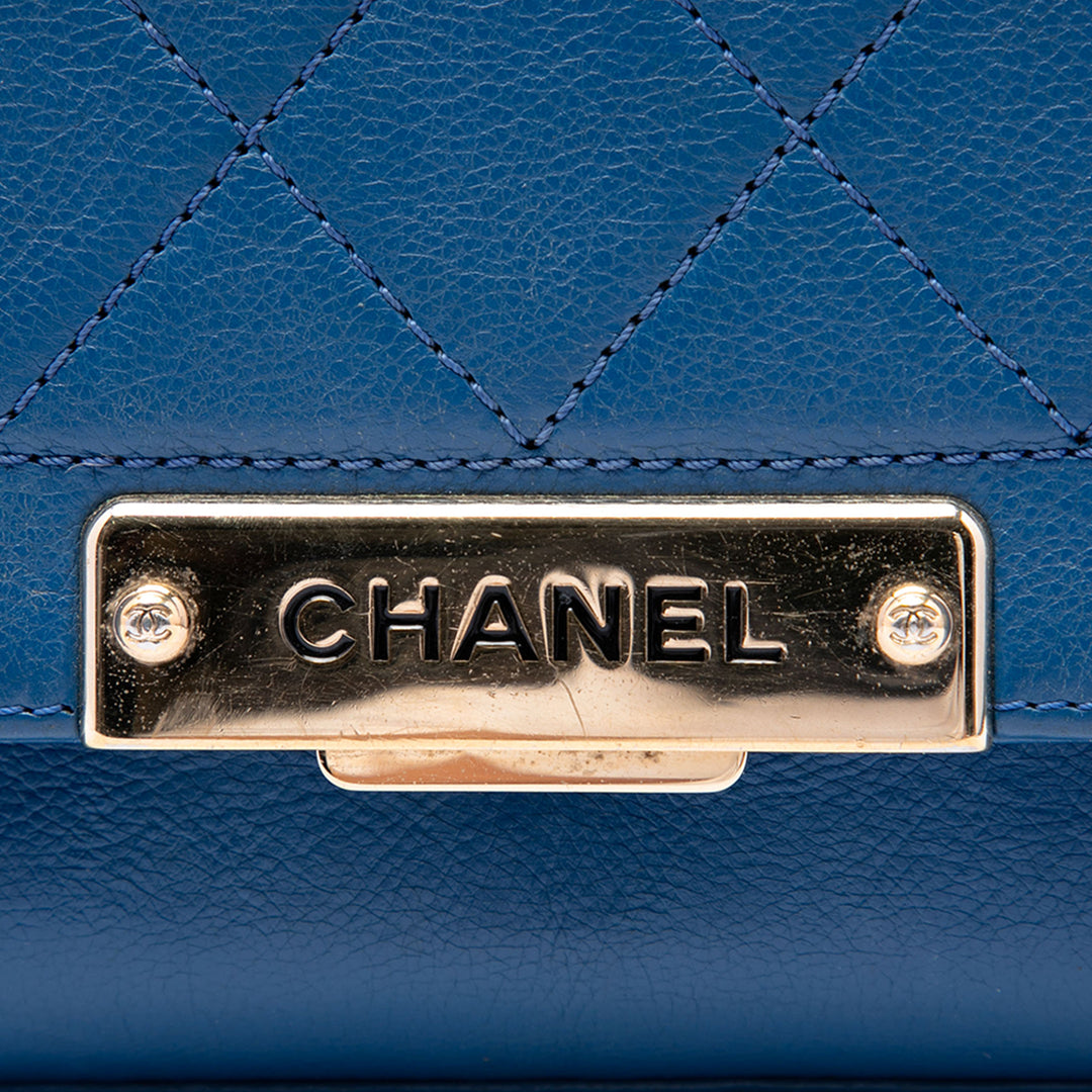 Chanel Matelassé grainé Label Click à rabat Petit Cuir de veau grainé Bleu – vue 5 – GABY PARIS