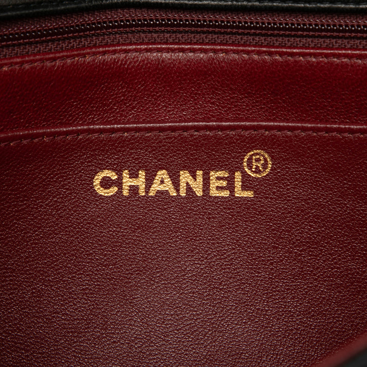 Chanel Medium Cuir d’agneau Diana à rabat