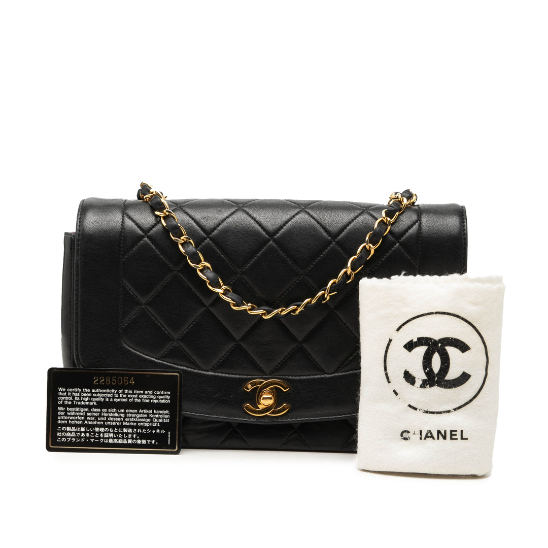 Chanel Medium Cuir d’agneau Diana à rabat
