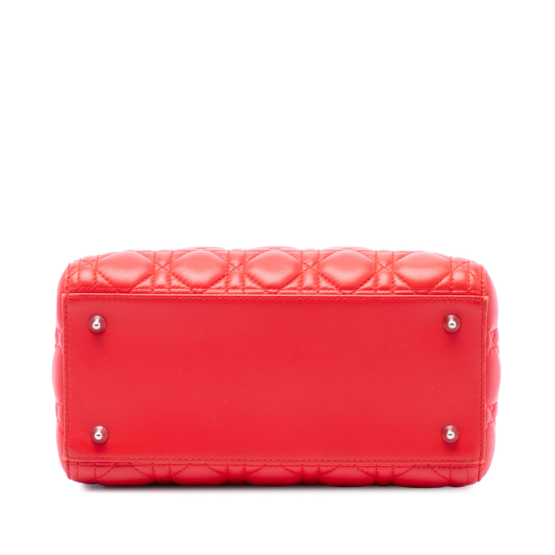 Dior Sac à main Lady Dior Cannage Moyen Cuir d'agneau Rouge – vue 3 – GABY PARIS