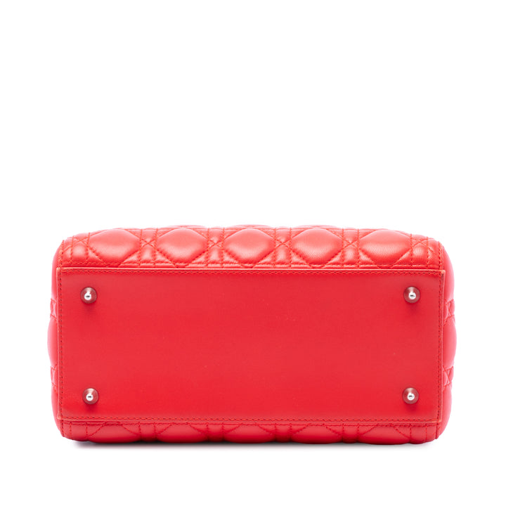Dior Sac à main Lady Dior Cannage Moyen Cuir d'agneau Rouge – vue 3 – GABY PARIS