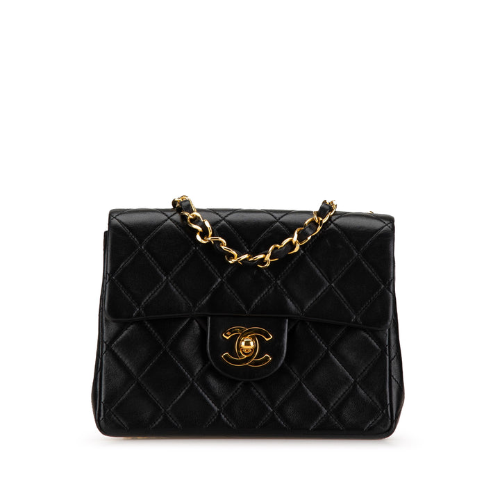 Chanel Small Square Matelassé Cuir d’agneau à rabat