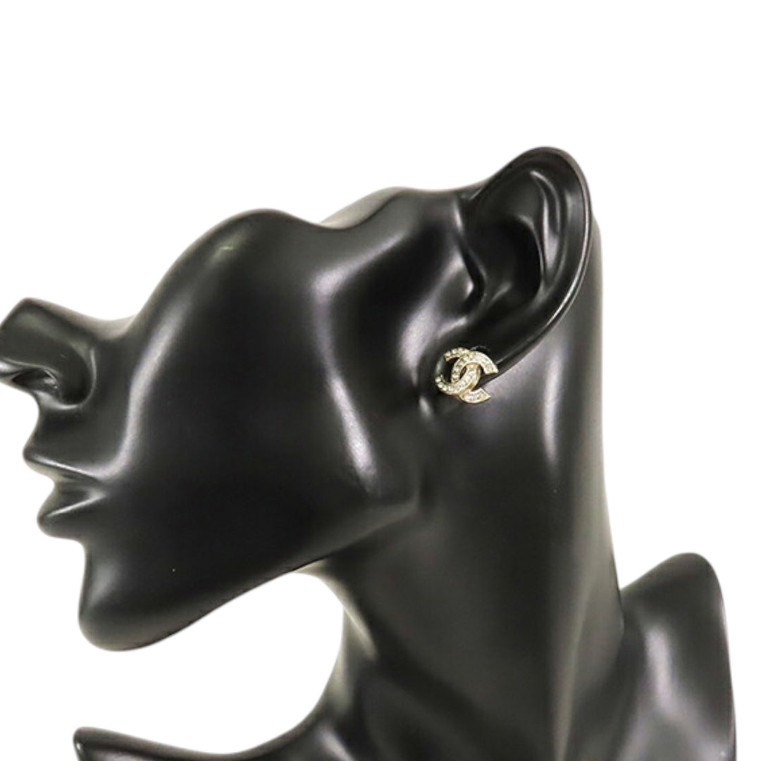 Chanel Doré Plated CC Crystal Push Back Boucle d’oreilles Doré – GABY PARIS Authentique