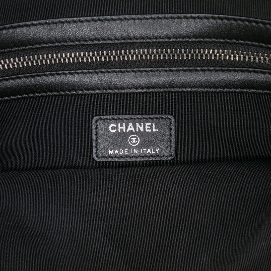 Chanel Medium Tweed et Cuir de veau Gabrielle O Étui Pochette – GABY PARIS Authentique