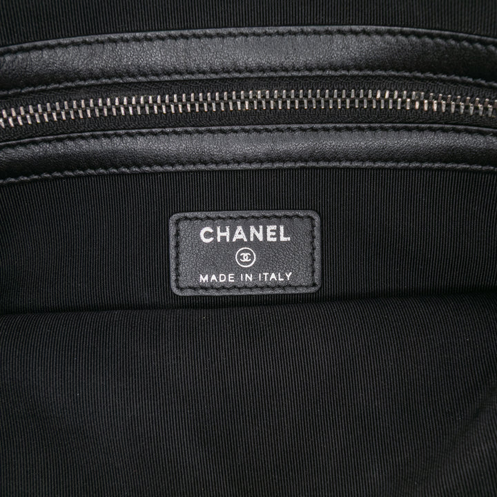 Chanel Medium Tweed et Cuir de veau Gabrielle O Étui Pochette – GABY PARIS Authentique