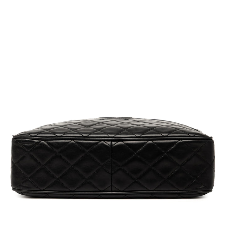 Chanel Medium CC Quilted Cuir d’agneau Tassel Sac caméra Noir