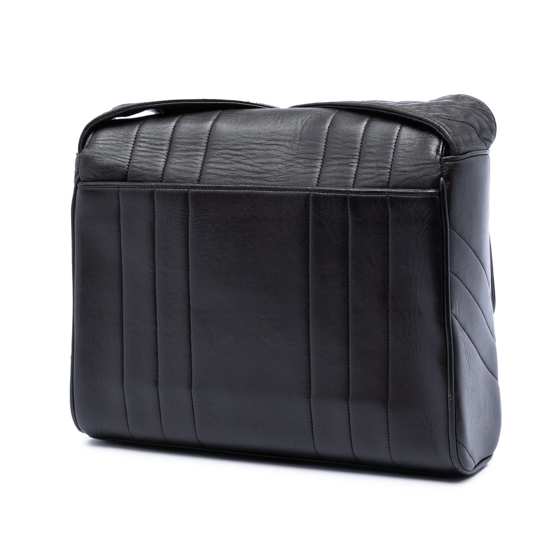 Chanel CC Vertical Quilt Cuir d’agneau à rabat