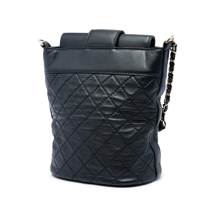 Chanel CC Matelassé Chaîne Sac seau Cuir d'agneau Noir – vue 2 – GABY PARIS