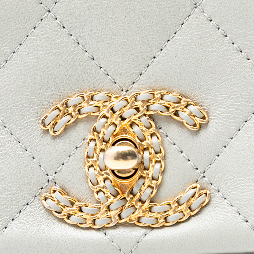 Chanel Small Matelassé Cuir d’agneau On And On Chain à rabat