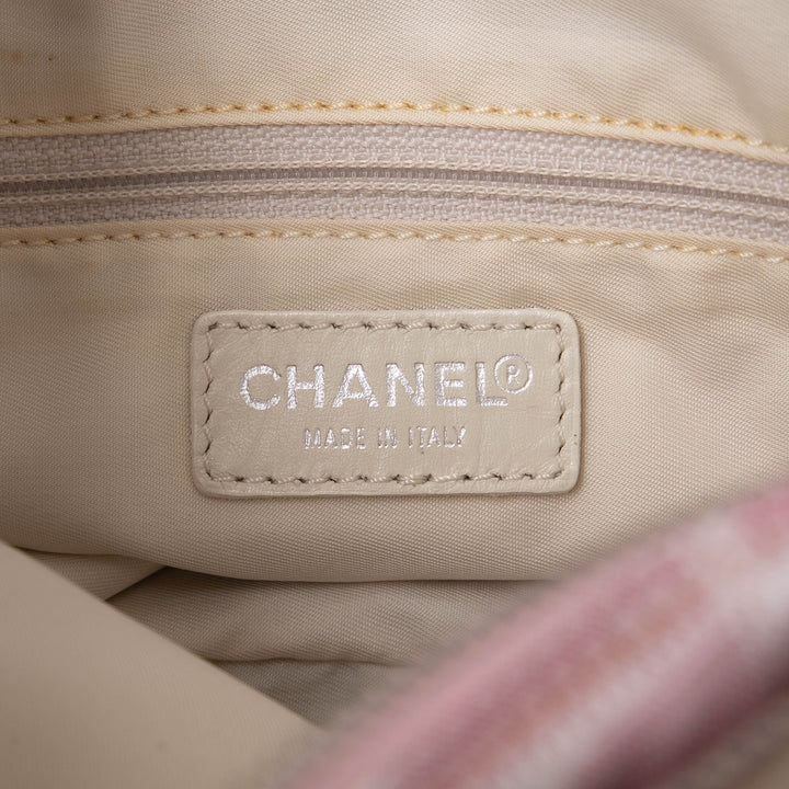 Chanel New Travel Line Nylon Sac cartable Rose – GABY PARIS Authentique
