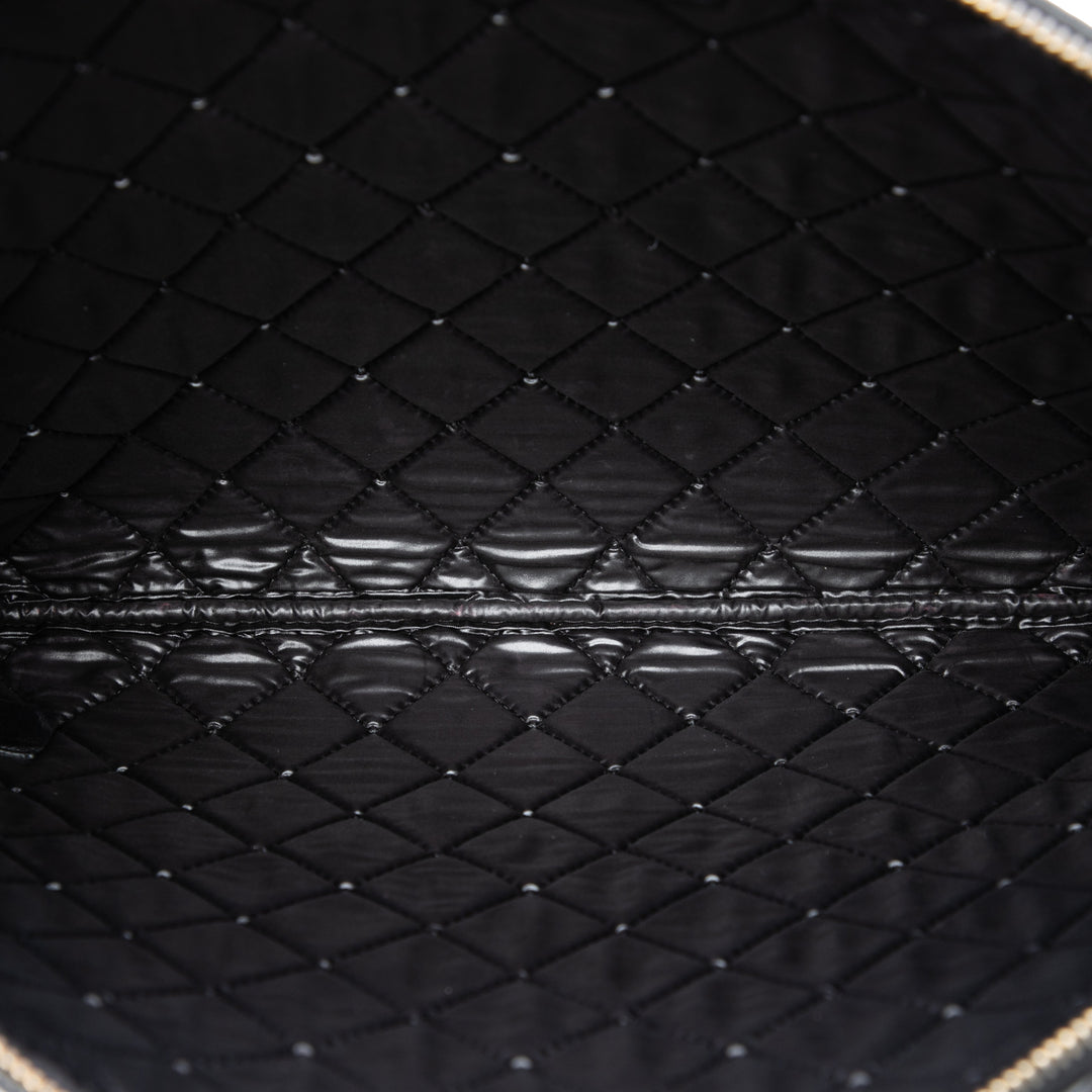 Chanel Large Matelassé Cuir d’agneau Double Stitch Pompon O Étui Pochette