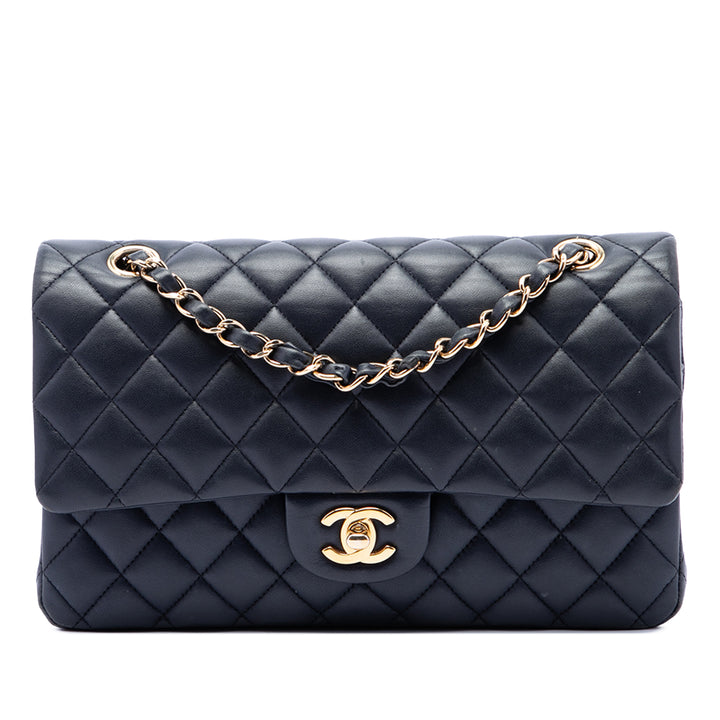 Chanel Sac porté épaule Classic Double rabat Moyen Cuir d'agneau Bleu – vue principale – GABY PARIS