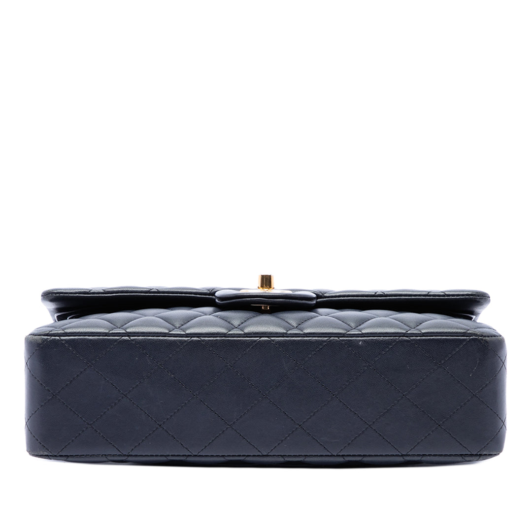 Chanel Sac porté épaule Classic Double rabat Moyen Cuir d'agneau Bleu – vue 3 – GABY PARIS