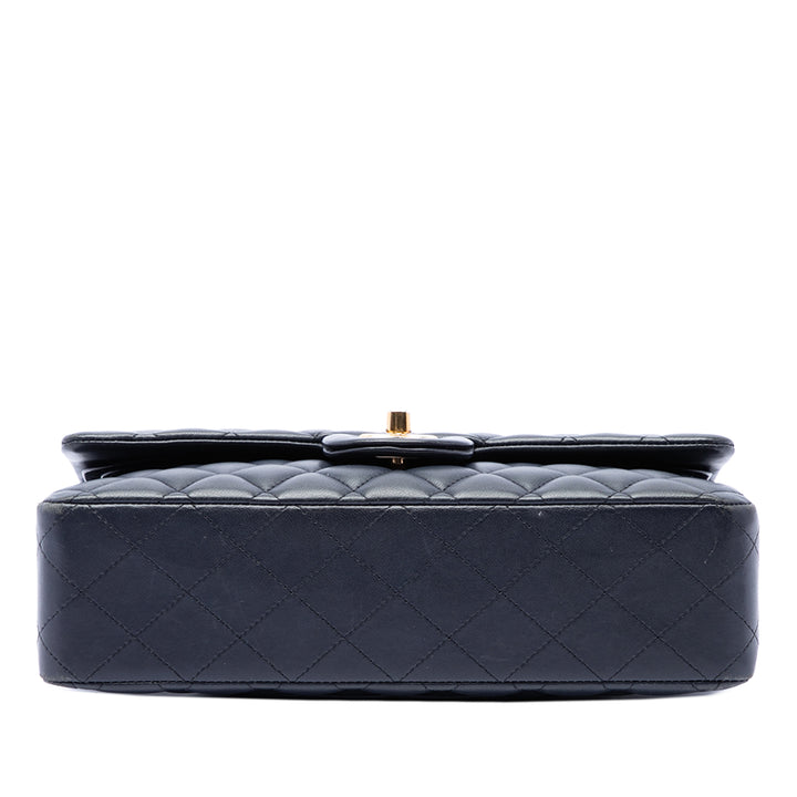 Chanel Sac porté épaule Classic Double rabat Moyen Cuir d'agneau Bleu – vue 3 – GABY PARIS