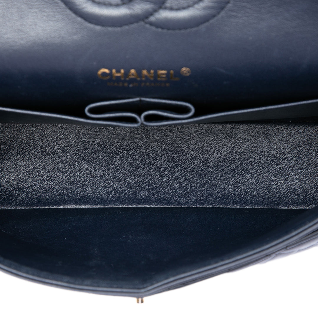 Chanel Sac porté épaule Classic Double rabat Moyen Cuir d'agneau Bleu – vue 4 – GABY PARIS