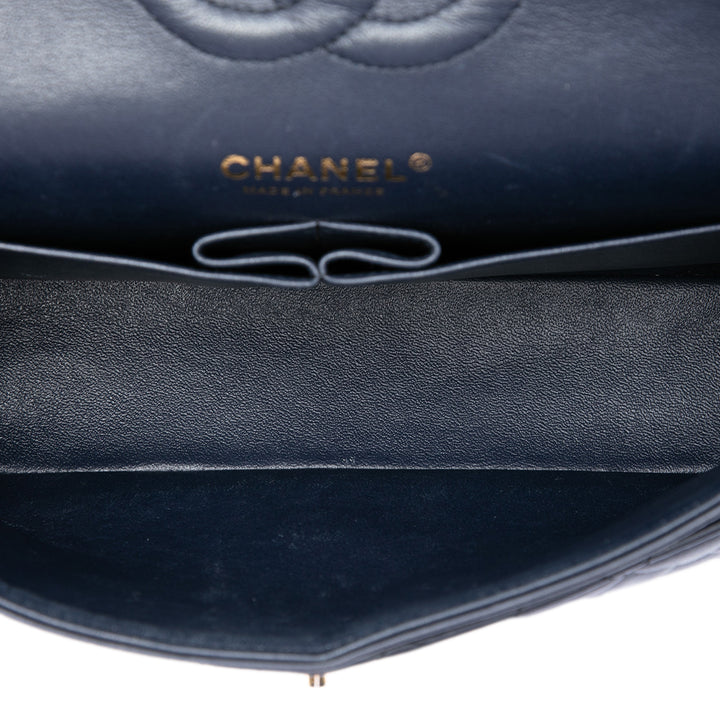 Chanel Sac porté épaule Classic Double rabat Moyen Cuir d'agneau Bleu – vue 4 – GABY PARIS