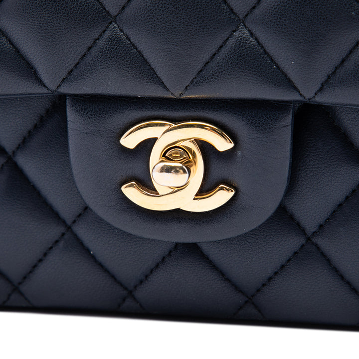 Chanel Sac porté épaule Classic Double rabat Moyen Cuir d'agneau Bleu – vue 5 – GABY PARIS