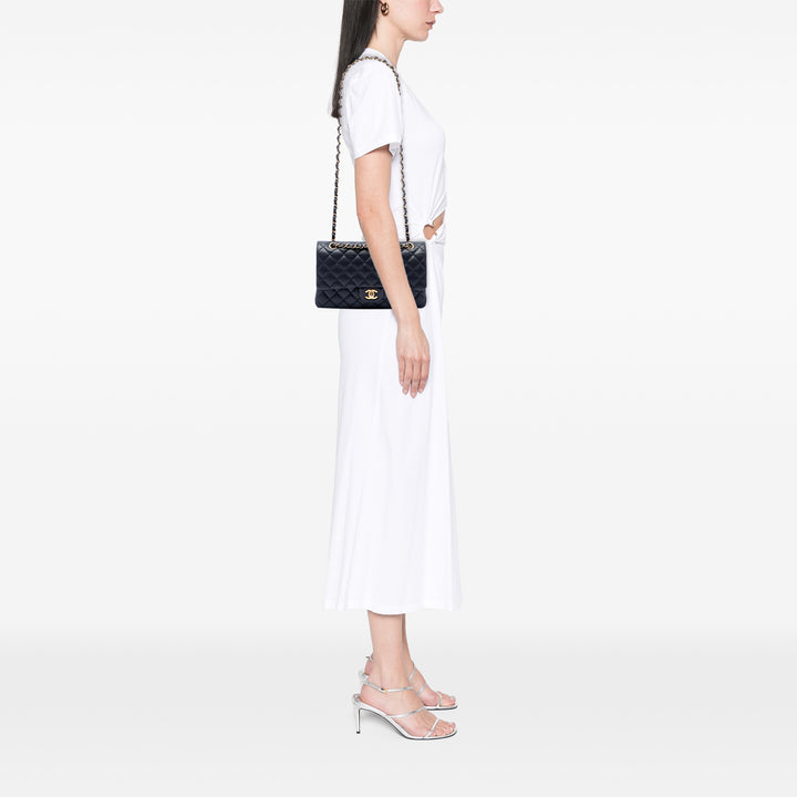Chanel Sac porté épaule Classic Double rabat Moyen Cuir d'agneau Bleu – vue 6 – GABY PARIS