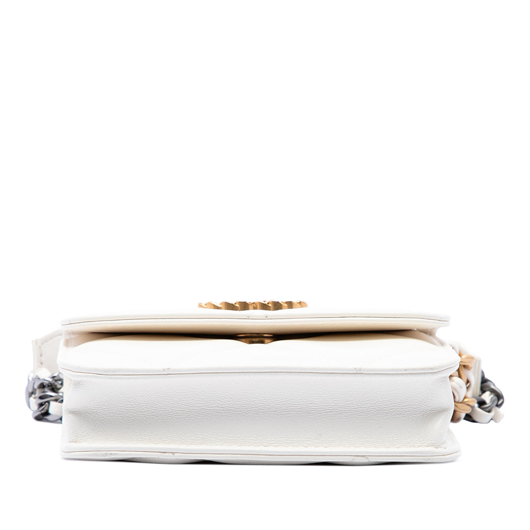 Chanel Matelassé 19 à rabat Porte-monnaie avec chaîne Cuir d'agneau Blanc – vue 3 – GABY PARIS